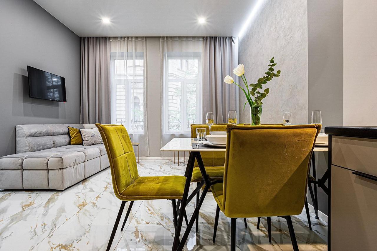 Family Residence Boutique Apartments Lviv Exterior foto