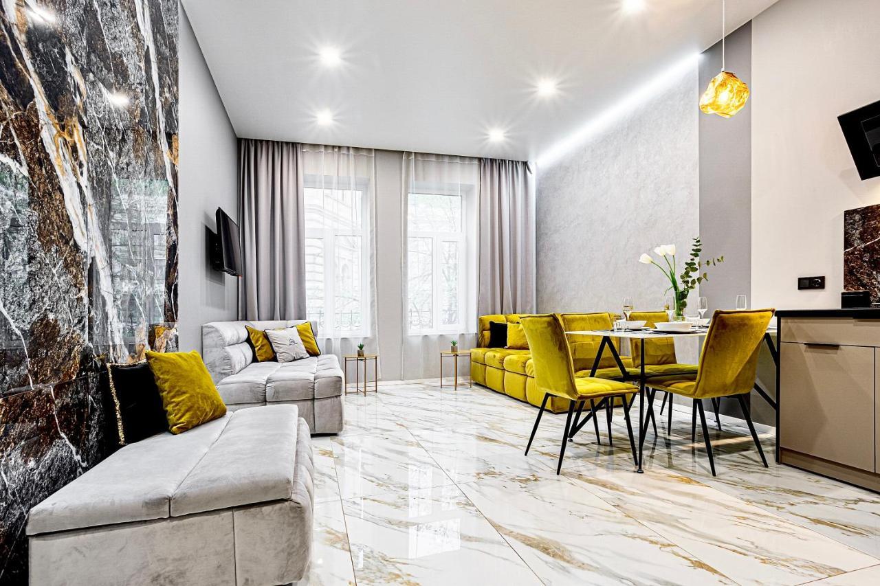 Family Residence Boutique Apartments Lviv Exterior foto