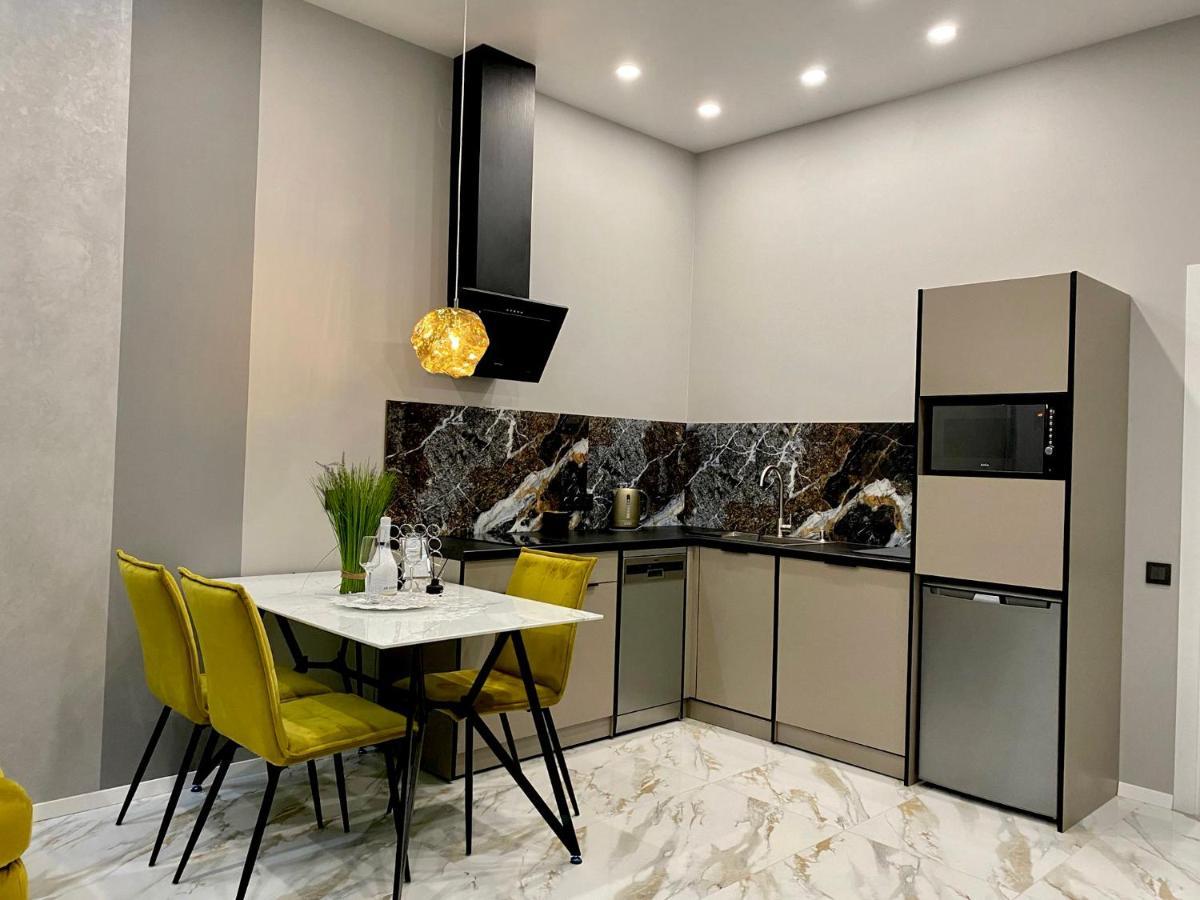 Family Residence Boutique Apartments Lviv Exterior foto