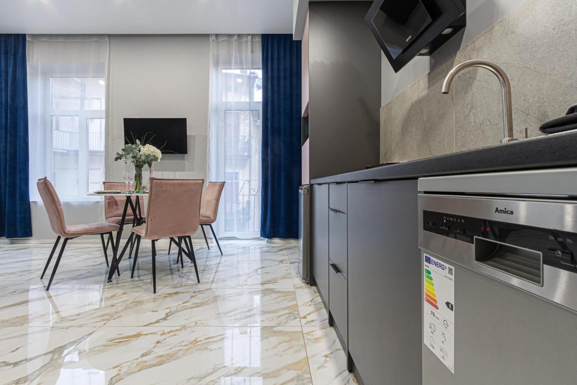 Family Residence Boutique Apartments Lviv Exterior foto